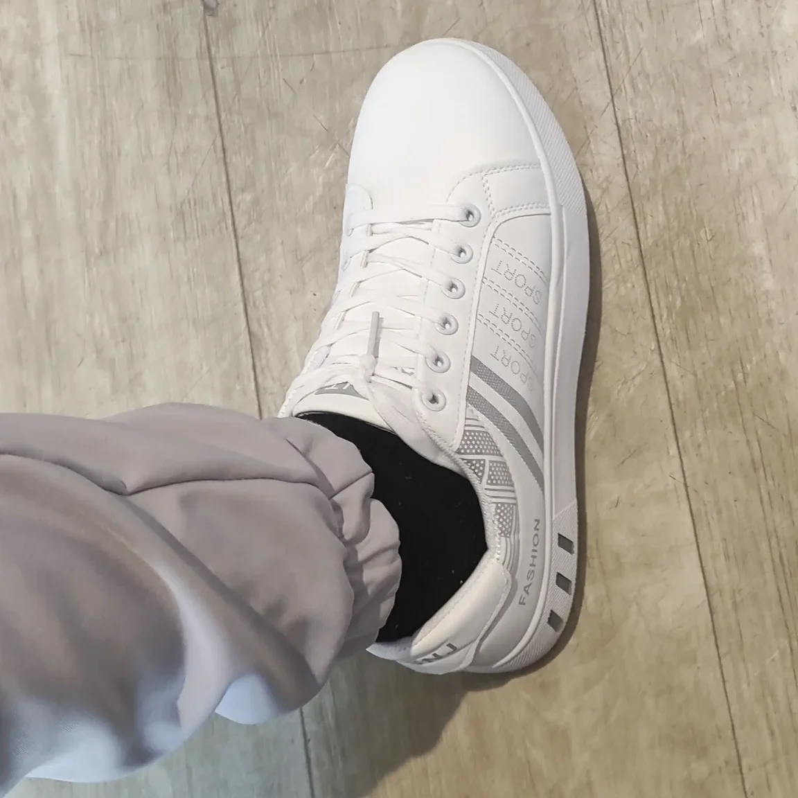 White grey sneaker on feet EU size 40 fit comfort